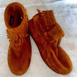Minnetonka brown kids size 2